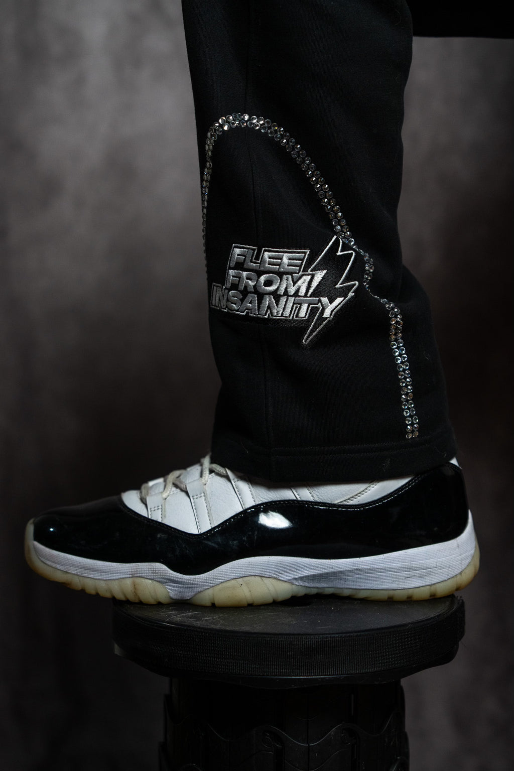 LOGO SWEATPANTS (BLACK)