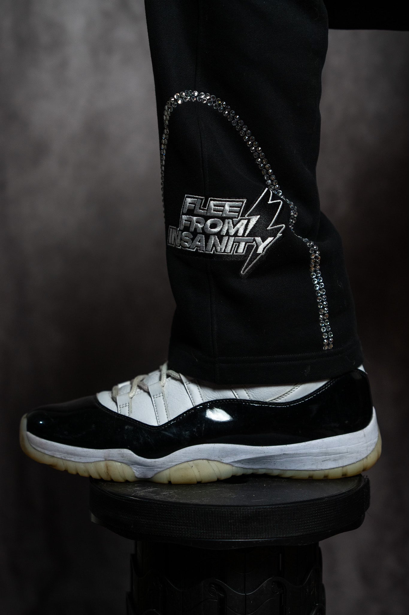 LOGO SWEATPANTS (BLACK)