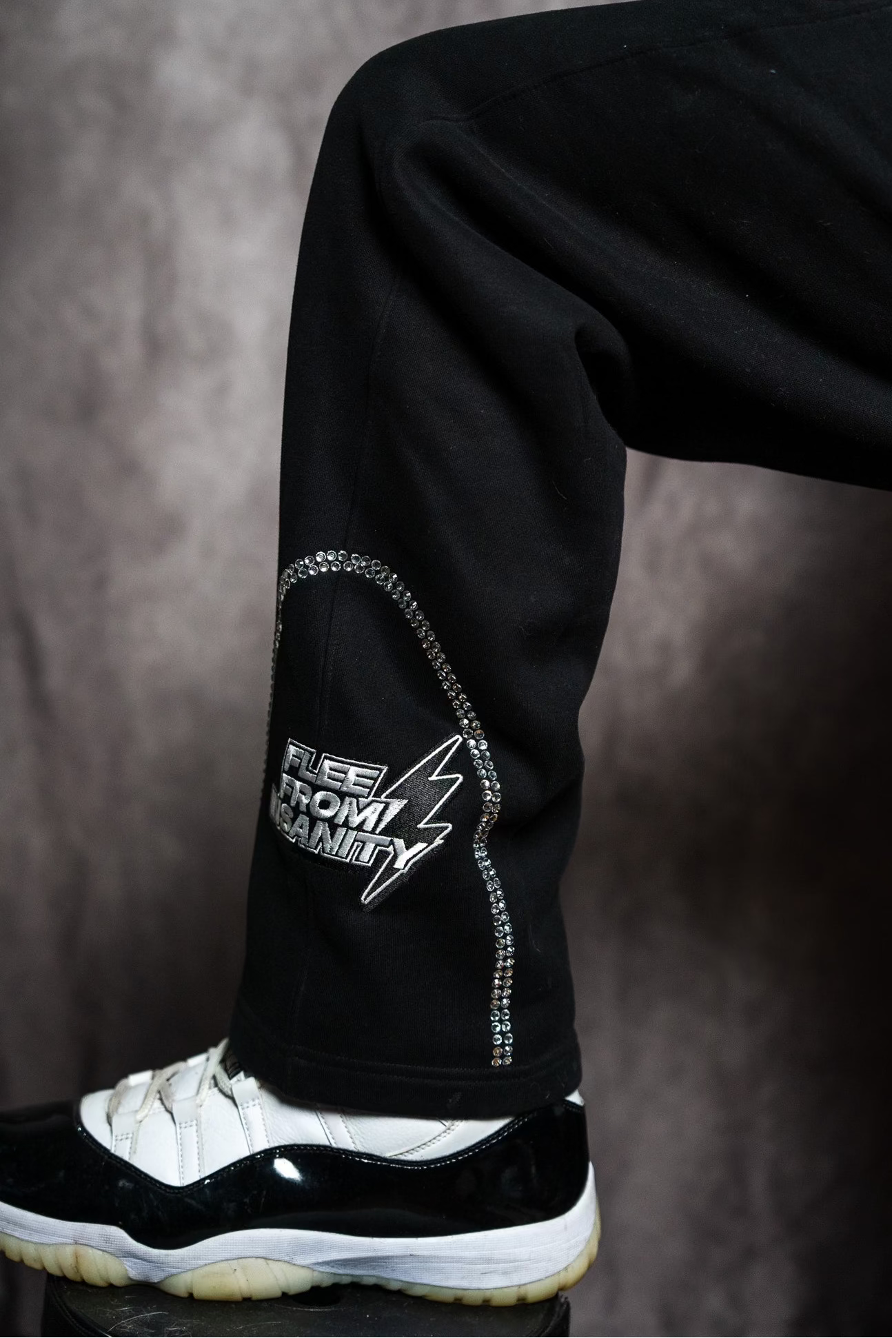 LOGO SWEATPANTS (BLACK)